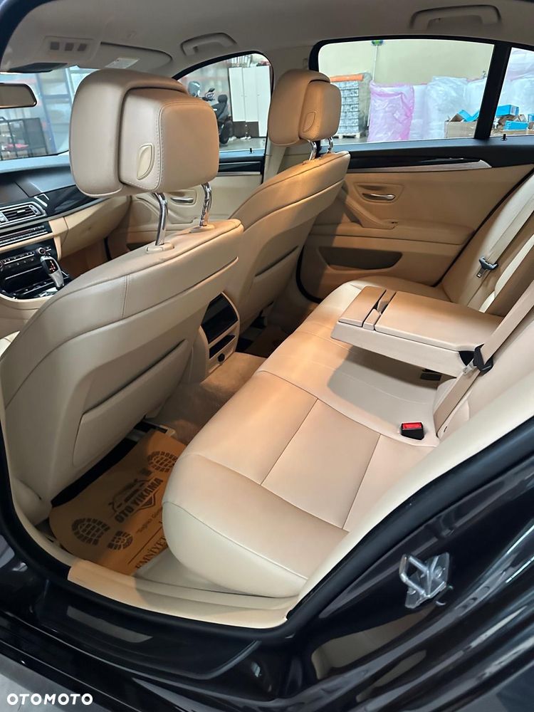 BMW Seria 5 528i xDrive - 8