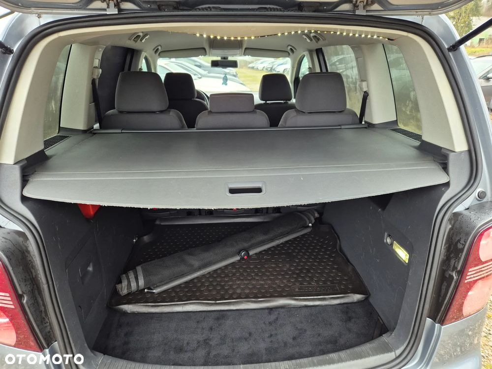 Volkswagen Touran 1.9 TDI DPF Blue Motion Trendline - 17