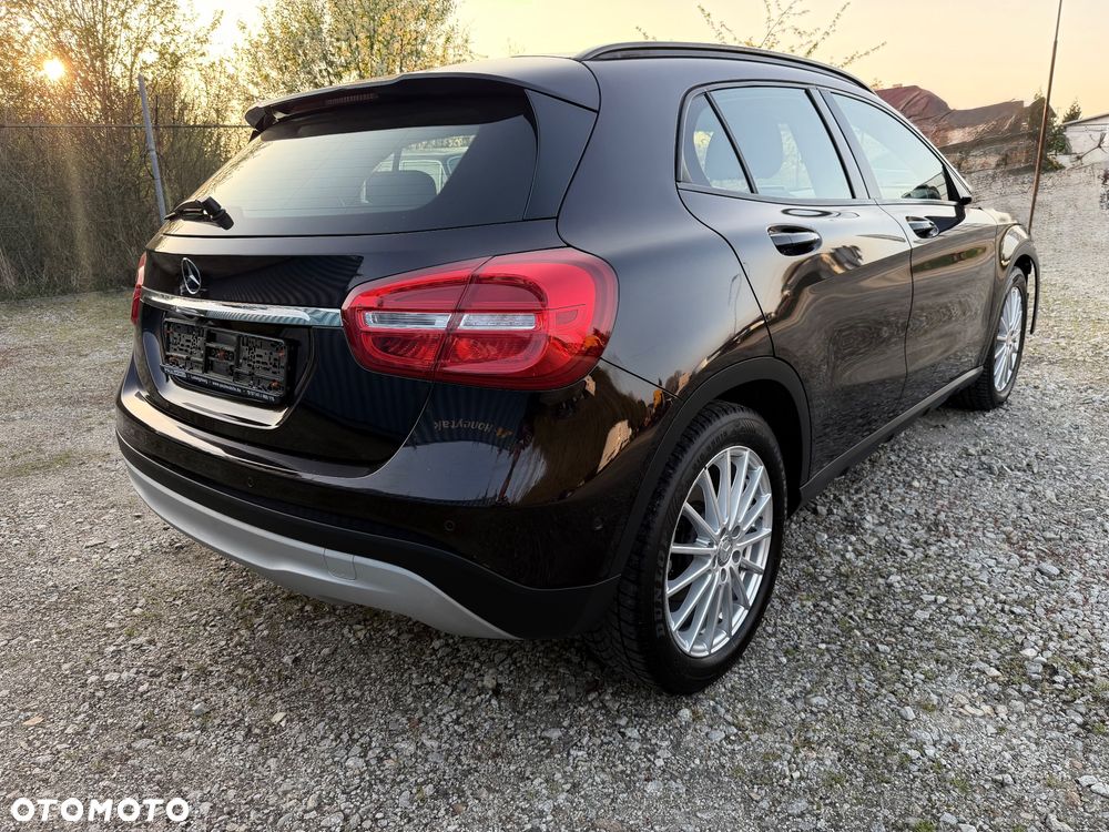 Mercedes-Benz GLA 180 Urban - 9
