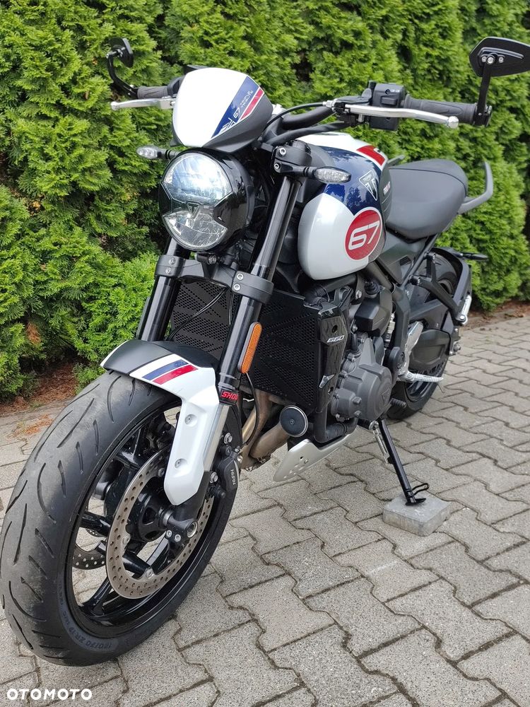 Triumph Trident - 1