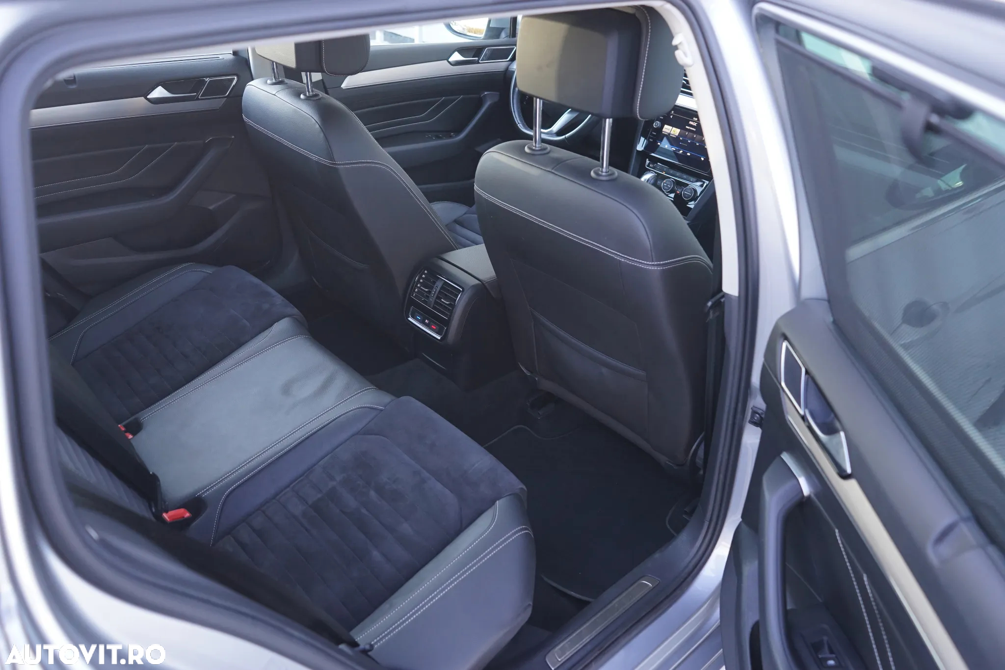 Volkswagen Passat Variant 2.0 TDI DSG Highline - 26