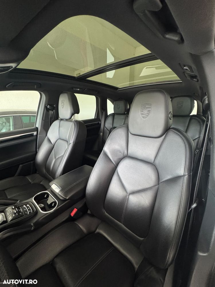 Porsche Cayenne 4.2 L S - 12