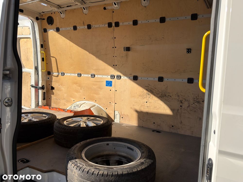 Volkswagen CRAFTER L2H2 - 36