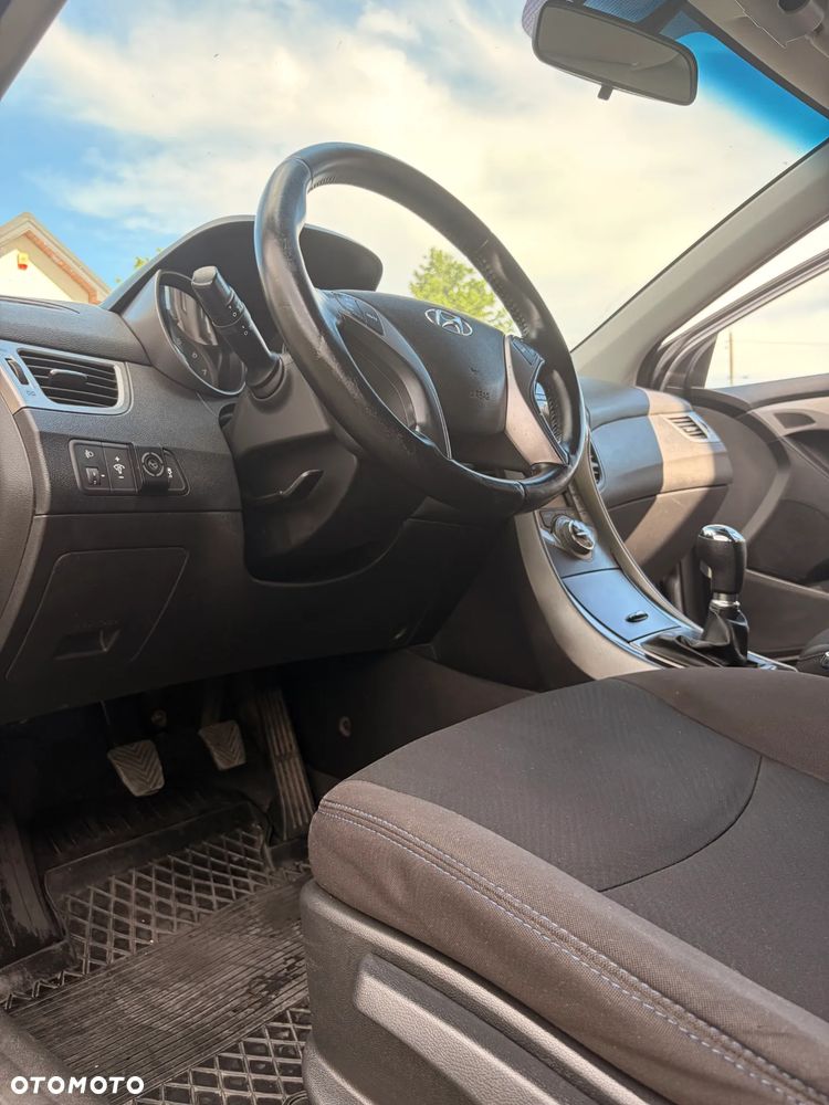 Hyundai Elantra 1.6 Style - 18