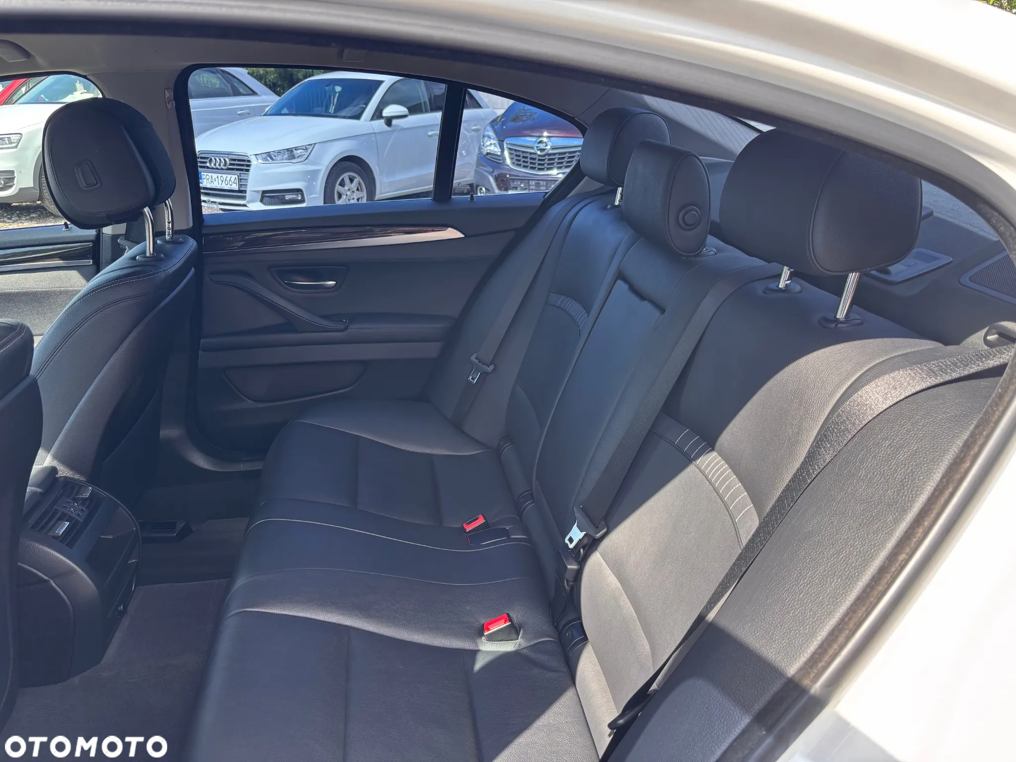BMW Seria 5 518d - 22