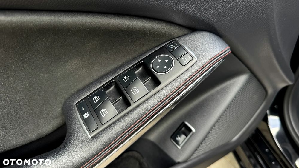 Mercedes-Benz CLA 180 7G-DCT AMG Line - 28