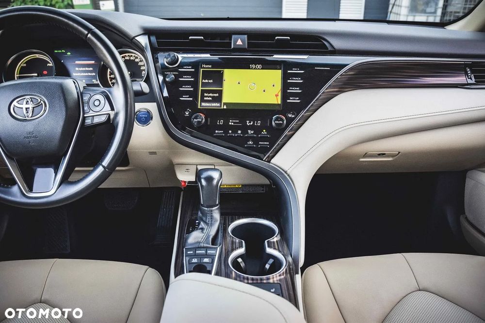Toyota Camry 2.5 Hybrid Executive CVT - 24