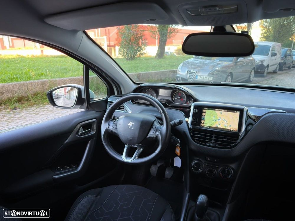 Peugeot 2008 1.2 PureTech Allure - 19