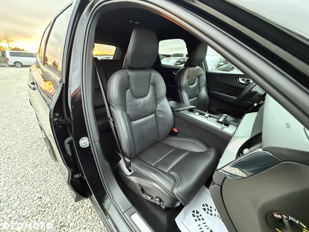 Volvo XC 60 B4 D AWD Ultimate Dark - 34