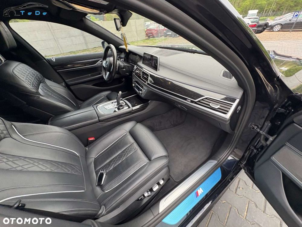 BMW Seria 7 750i xDrive - 32