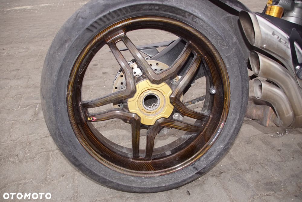 Motocykl na części 692106889 MV Agusta Dragster 800 RR 140 KM 2017R wydech hp corse koła bst włókno węglowe ohlins brembo carbon stretfighter silnik lampa lagi felgi zaciski zbiornik licznik - 2