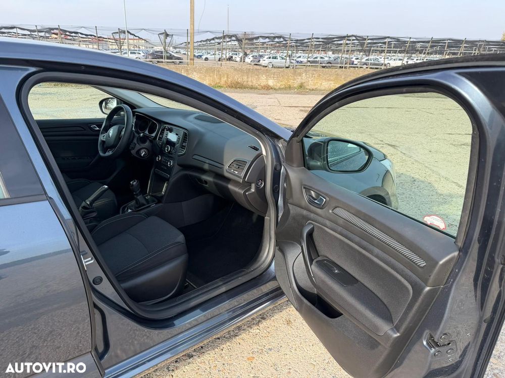 Renault Megane TCE GPF Zen - 8