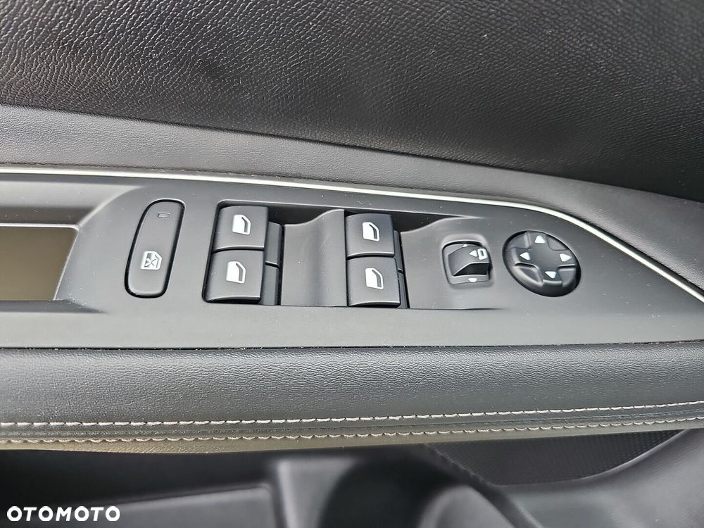 Peugeot 3008 1.6 PureTech GPF Allure S&S EAT8 - 18