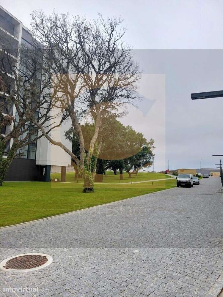 APARTAMENTO AO HOSPITAL DE S. JOÃO - Lugar de garagem e varanda - Grande imagem: 4/36