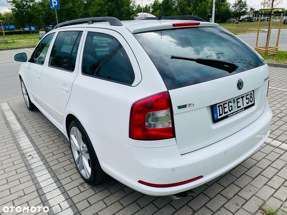 Skoda Octavia 2.0 TDI CR DPF DSG RS - 3