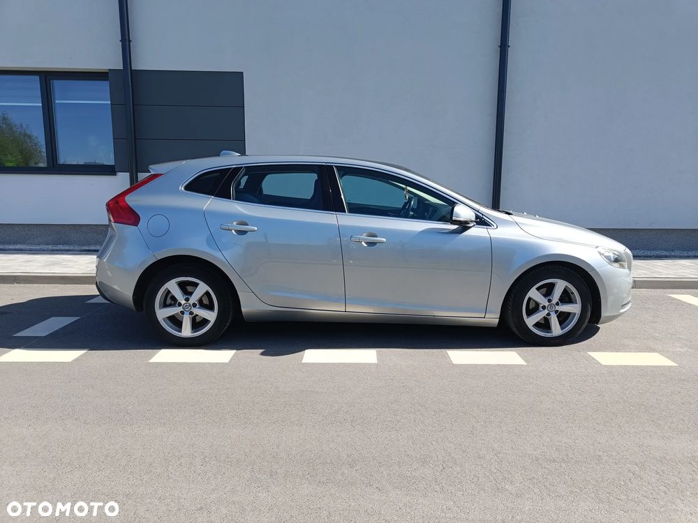 Volvo V40 D2 Momentum - 1