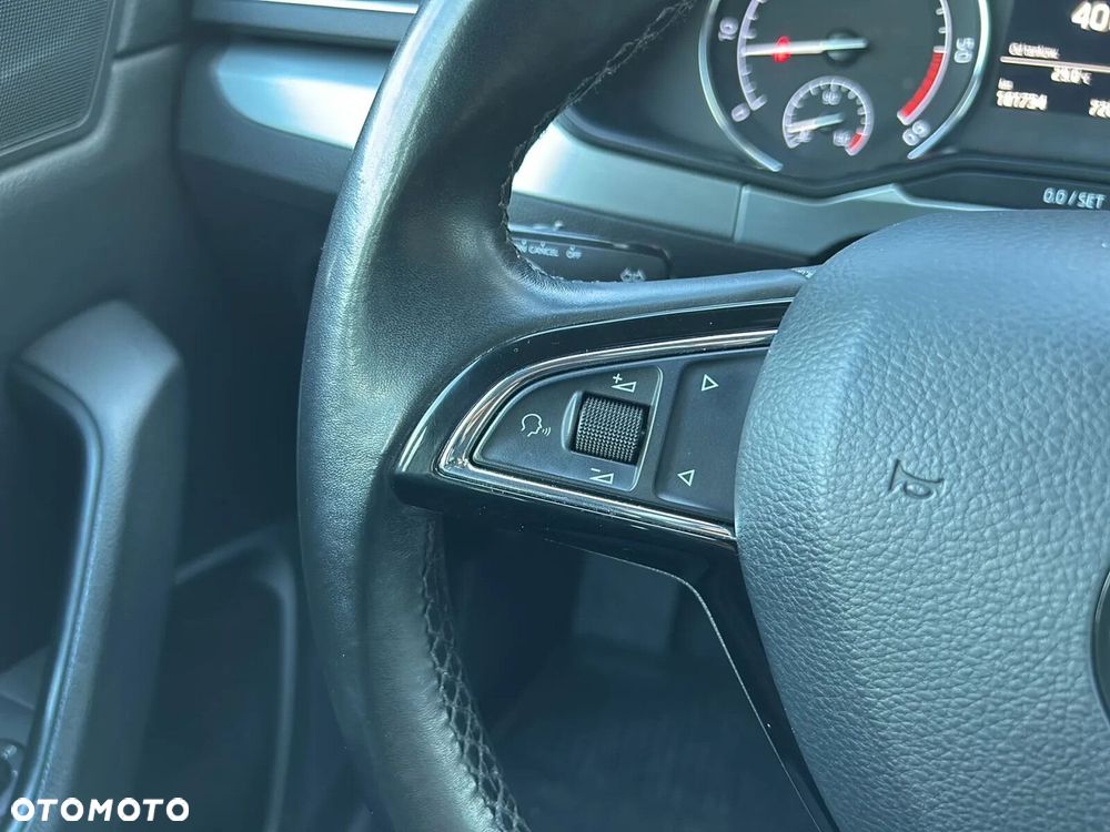Skoda Superb 2.0 TDI Ambition DSG - 22