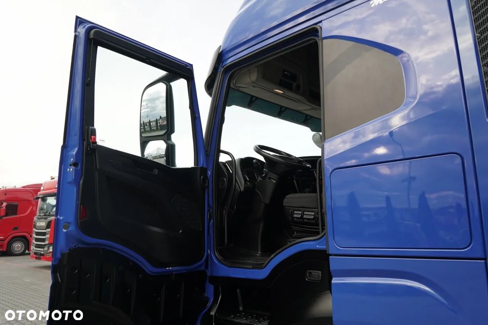 Iveco S-WAY / 460 / RETARDER /  LNG / - 23