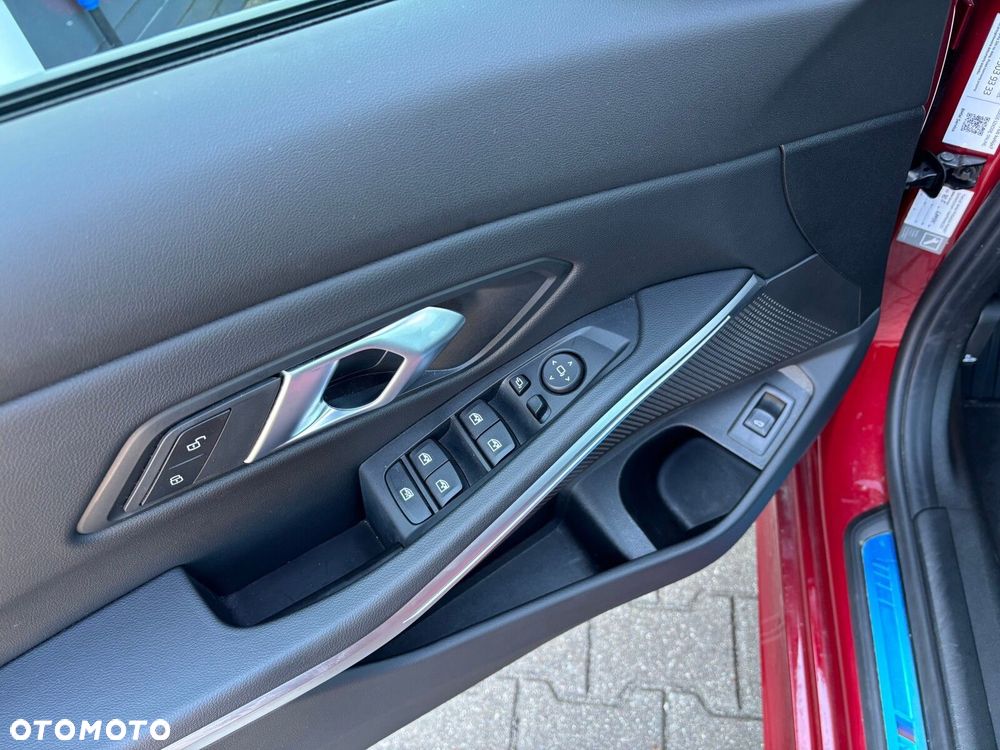 BMW Seria 3 318i M Sport - 13