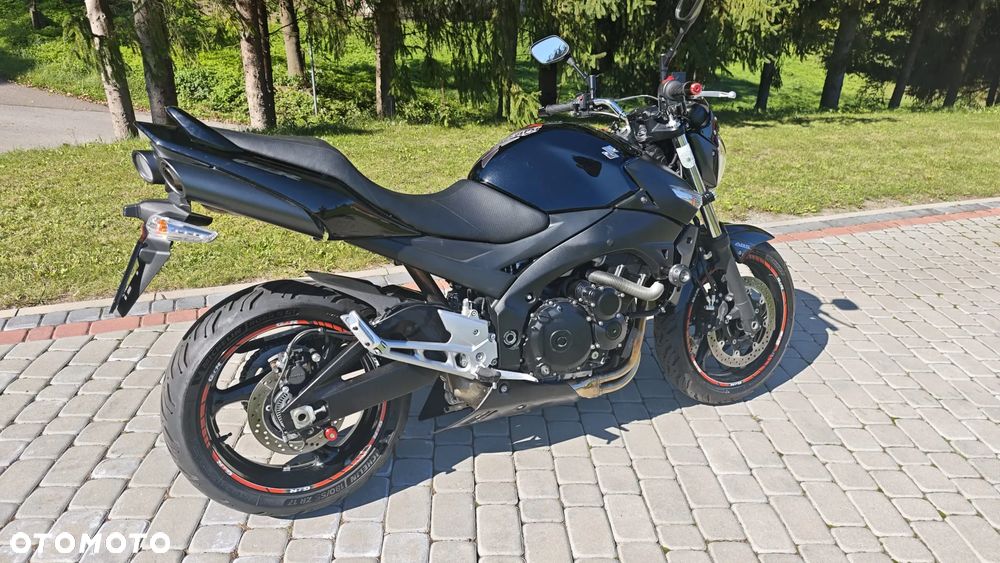 Suzuki GSR - 5