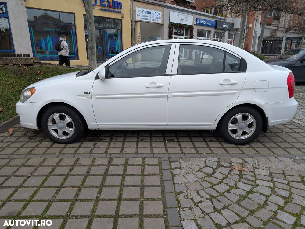 Hyundai Accent - 3