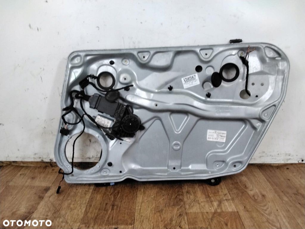 VW PASSAT B5 PODNOŚNIK SZYBY PRAWY PRZÓD - 1