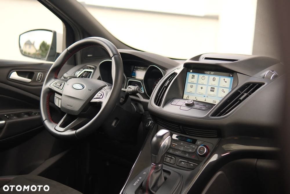 Ford Kuga - 36