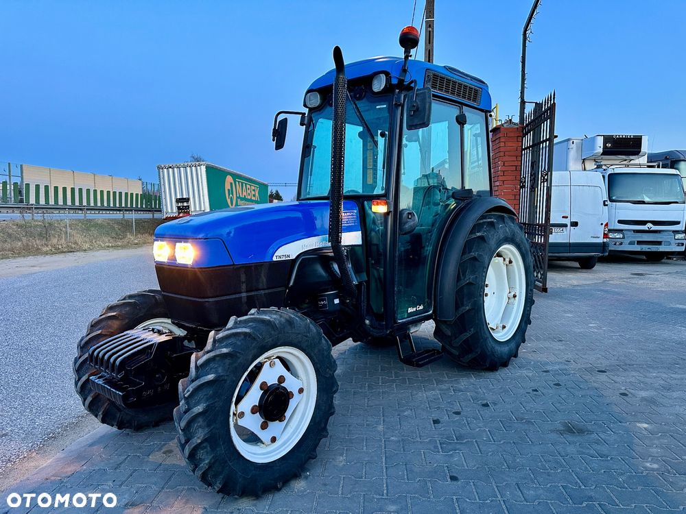 New Holland TN 75N TN75NA Pełzaki Mechaniczny SuperSteer™ 4X4 Sadowniczy - 2
