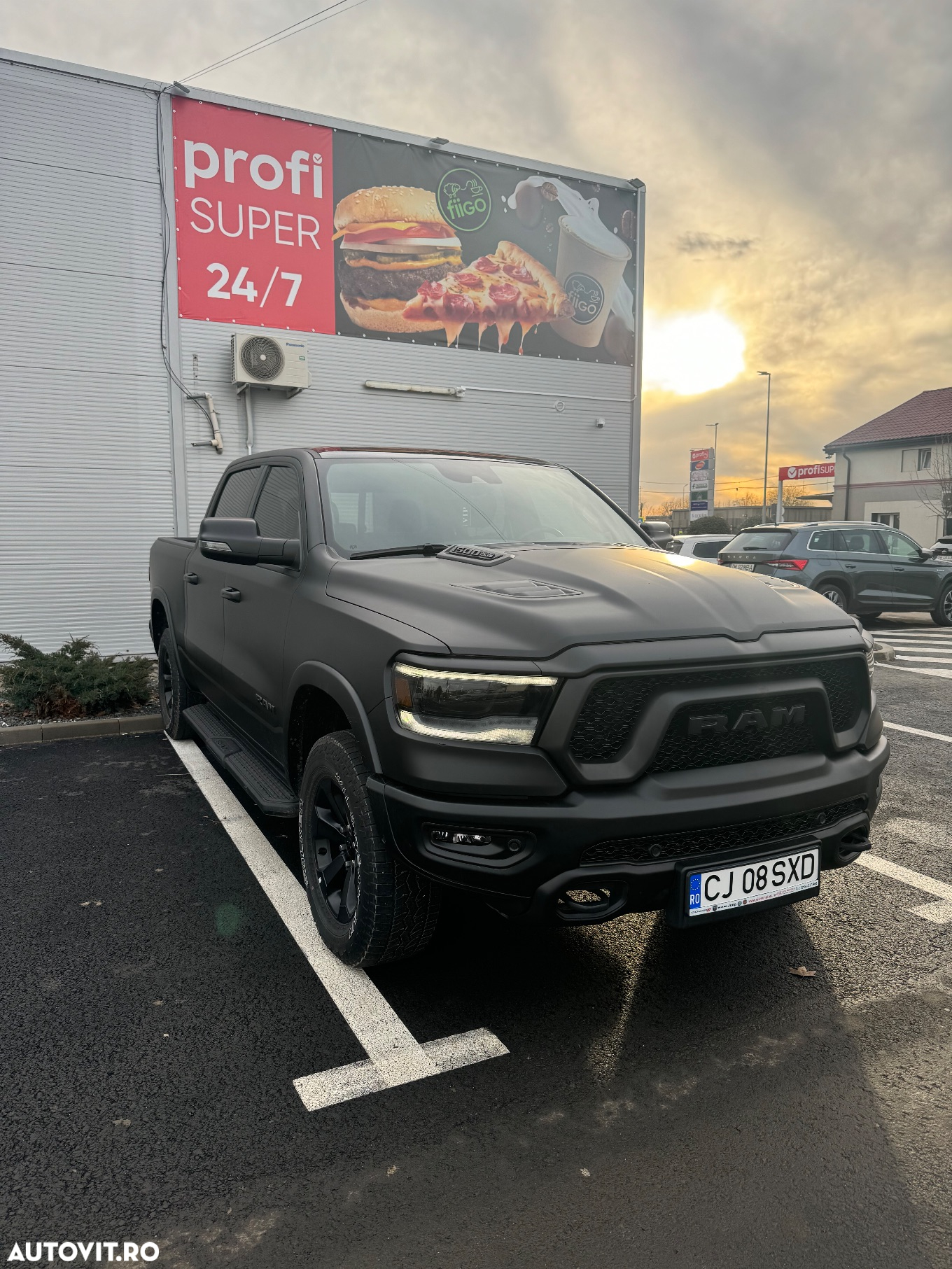 Dodge RAM - 8