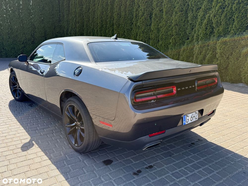 Dodge Challenger - 13