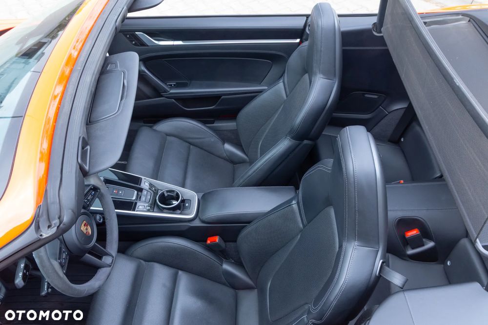 Porsche 911 Carrera 4S - 9