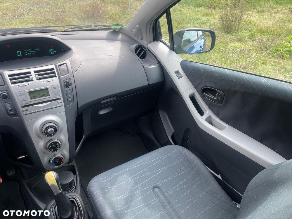 Toyota Yaris 1.3 Sol - 24