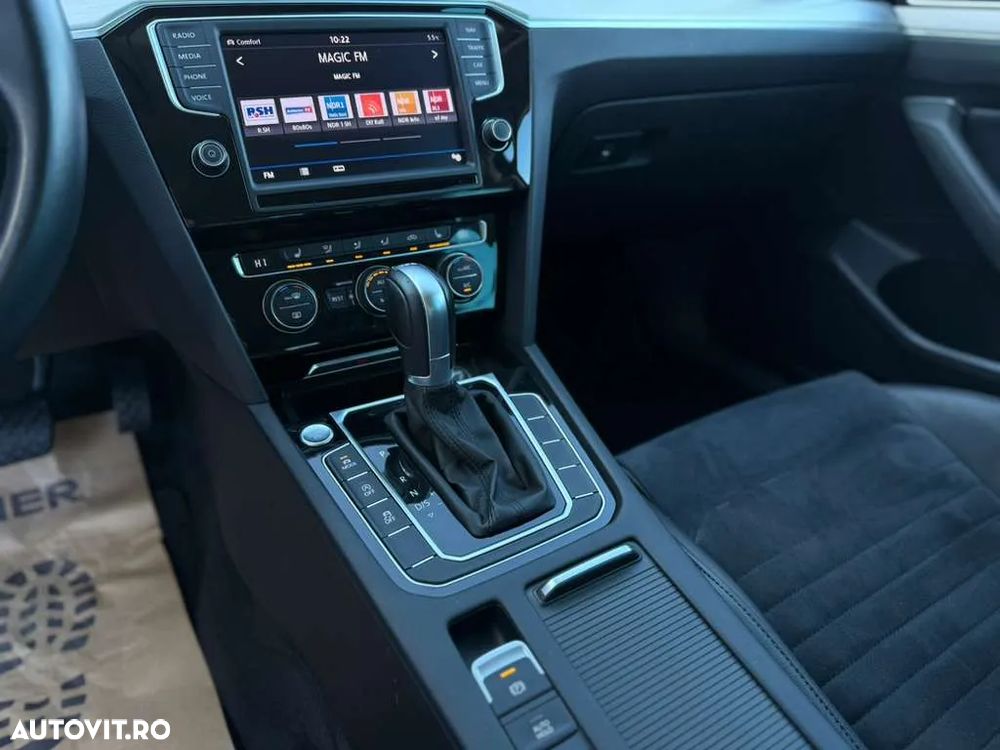 Volkswagen Passat Variant 2.0 TDI DSG 4Motion Highline - 29
