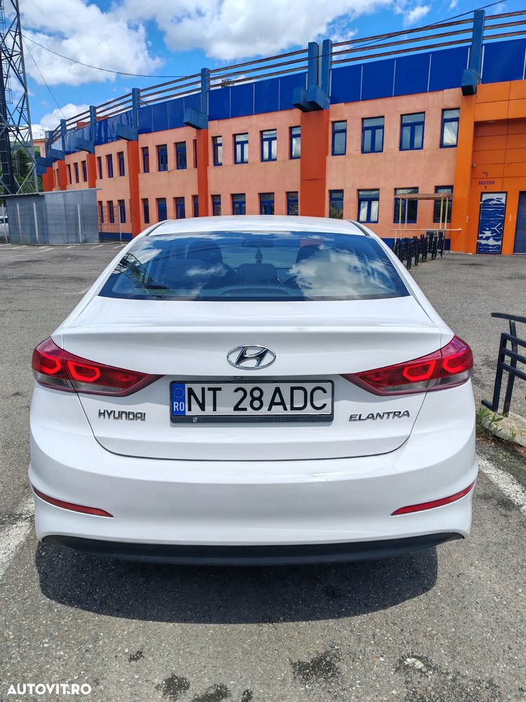 Hyundai Elantra 1.6 MPi Highway - 18