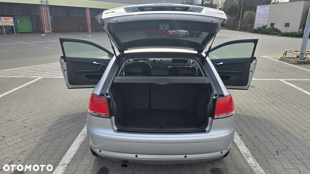 Audi A3 3-drzwiowe 1.6 FSI Ambiente - 14