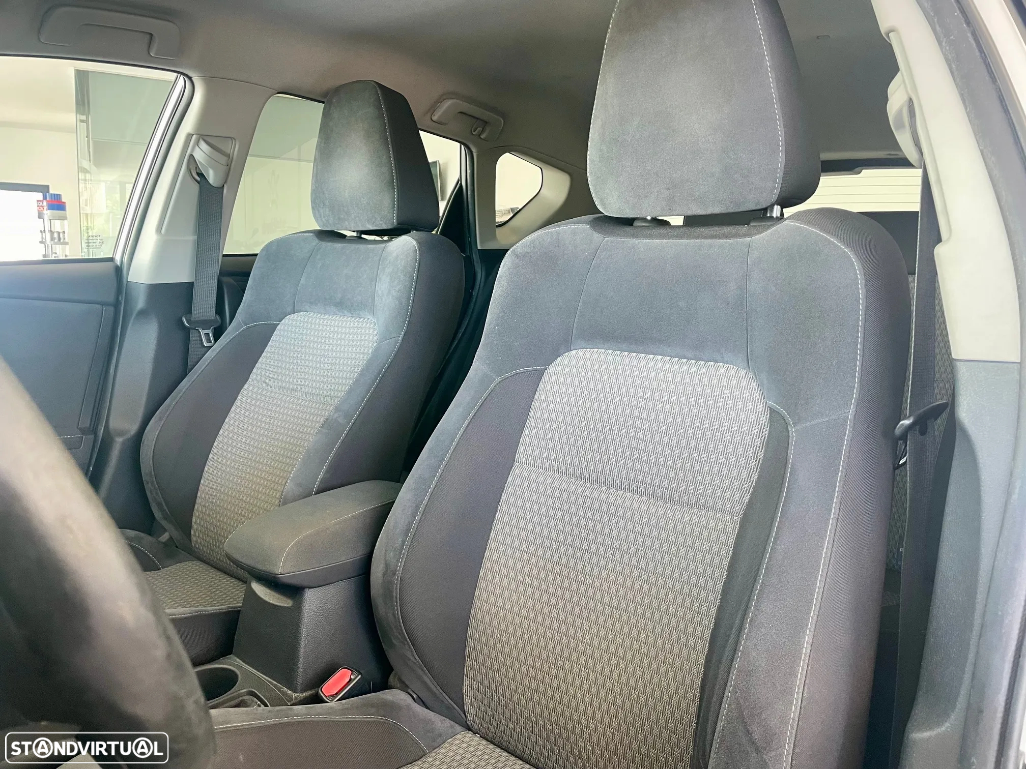 Toyota Auris 1.8 HSD Comfort +P.Sport+Navi - 5