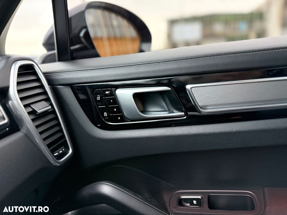 Porsche Cayenne Coupe - 10