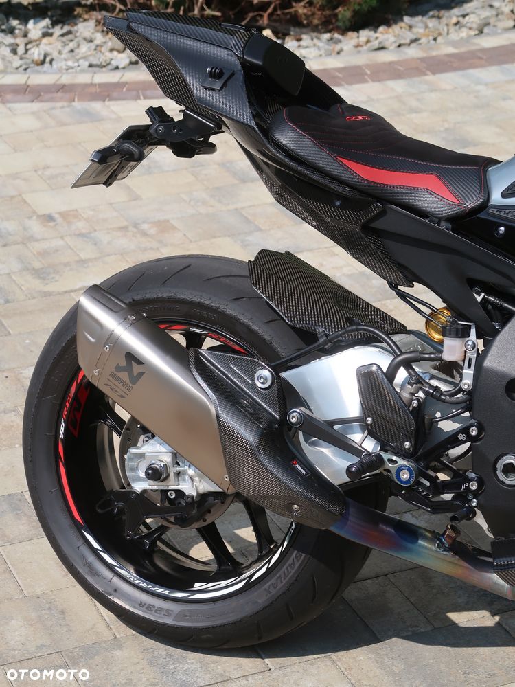 Yamaha R1 - 24