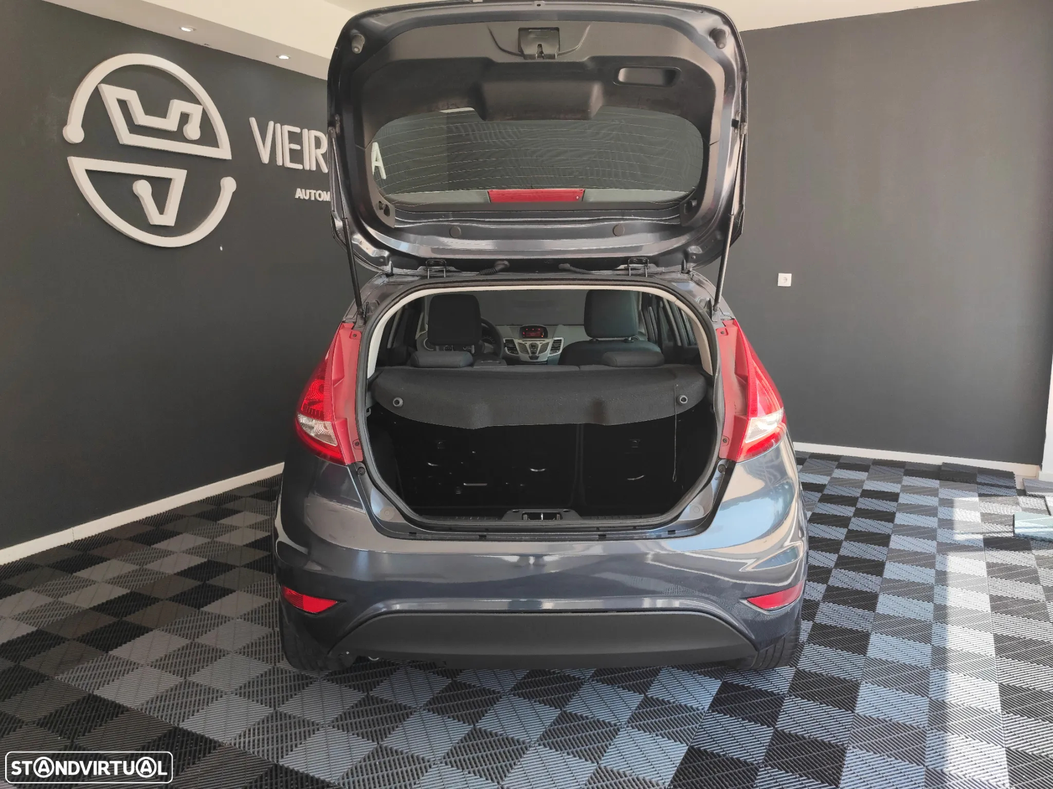Ford Fiesta 1.25 Techno - 23