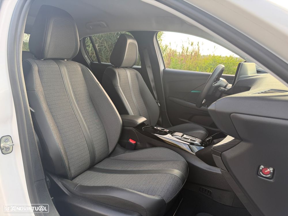 Peugeot e-208 Allure Pack - 12