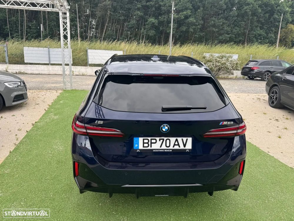 BMW i5 - 12