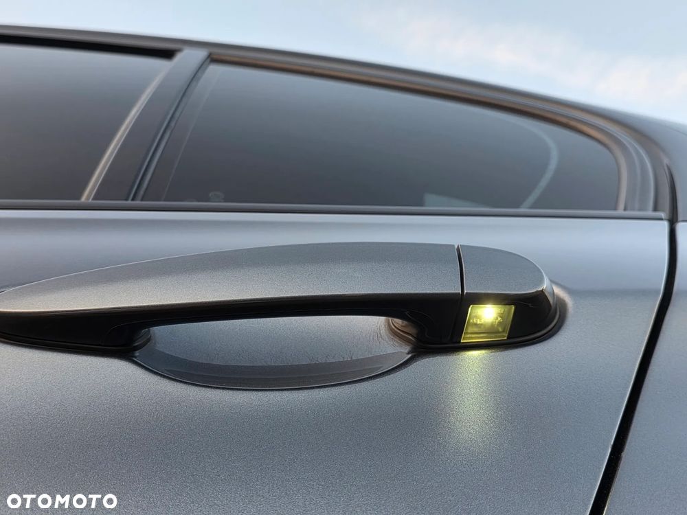 BMW Seria 3 318d DPF Edition Sport - 31