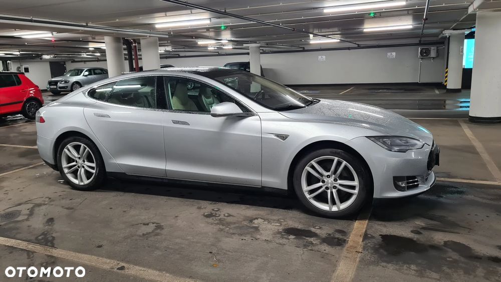 Tesla Model S 85 - 13