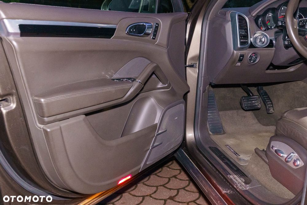 Porsche Cayenne Diesel Platinum Edition - 26
