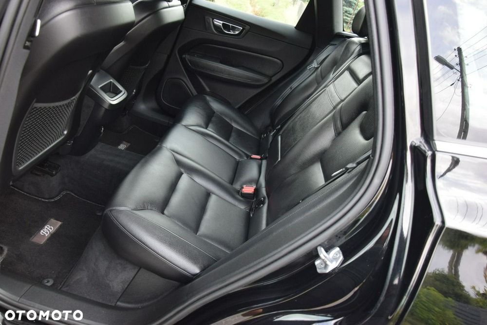 Volvo XC 60 D4 AWD Geartronic Momentum - 27