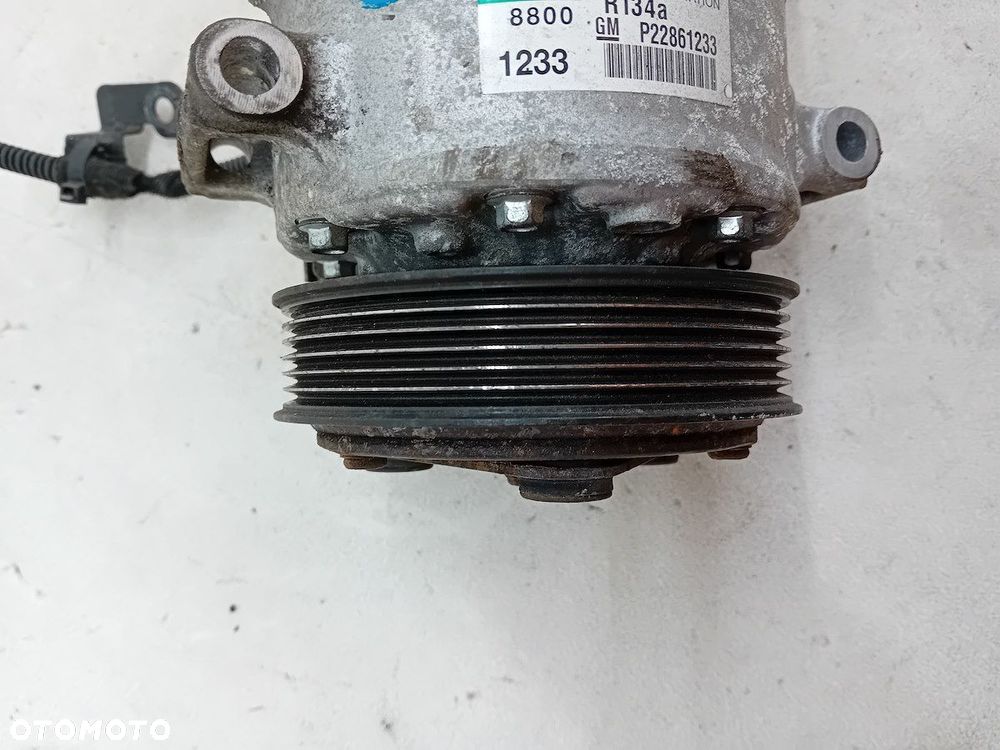 POMPA, SPRĘŻARKA KLIMATYZACJI OPEL INSIGNIA 22861233 PXC16 1.6 16V - 7