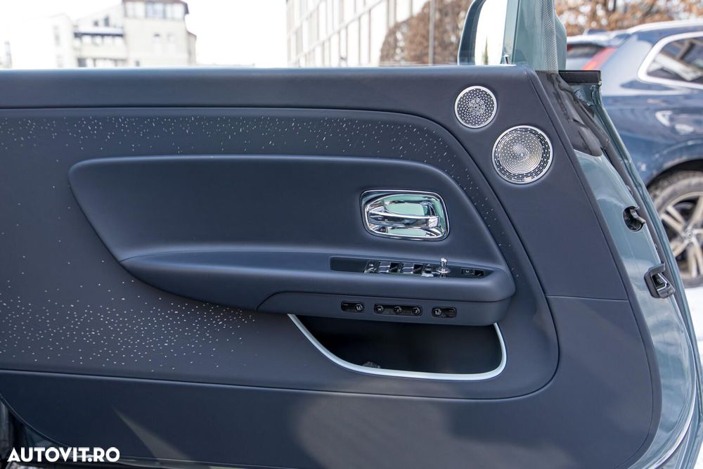 Rolls-Royce Spectre - 16