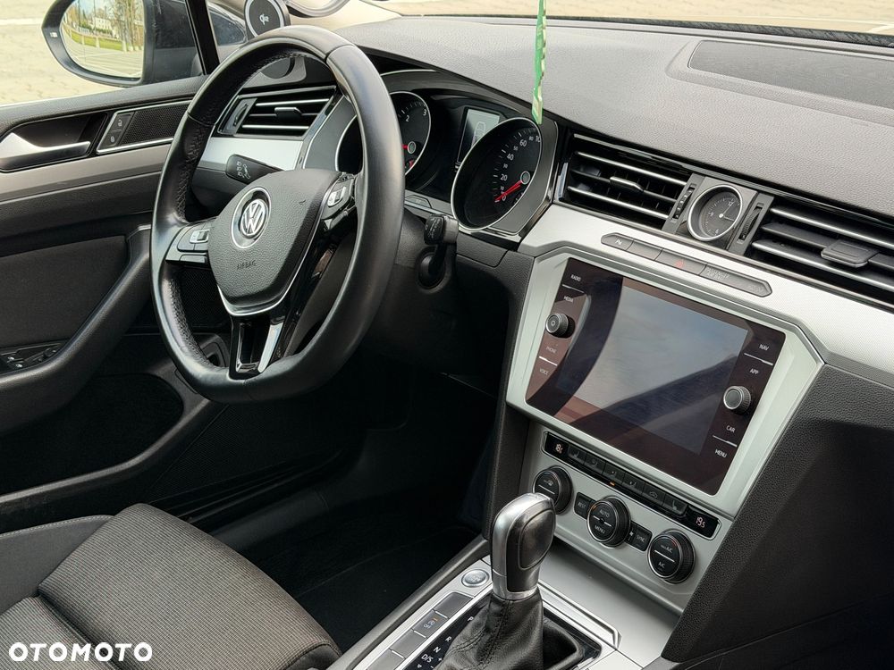 Volkswagen Passat 2.0 TDI SCR DSG Business - 27