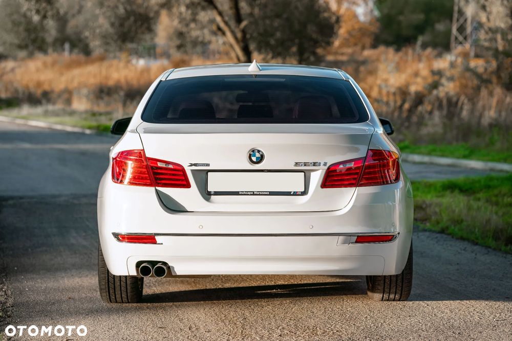 BMW Seria 5 528i xDrive Luxury Line - 3