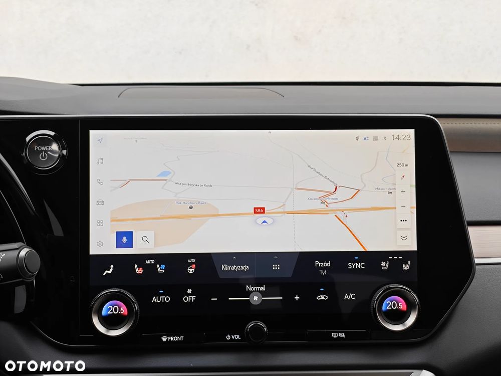 Lexus RX 450h+ Omotenashi - 18